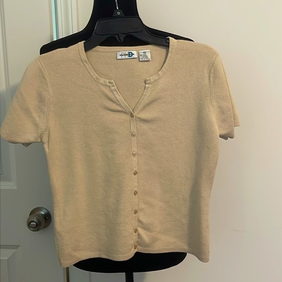 Paul Harris Designs Cream Cropped Short Sleeve Sweater Top Button Size M - Picture 1 of 4